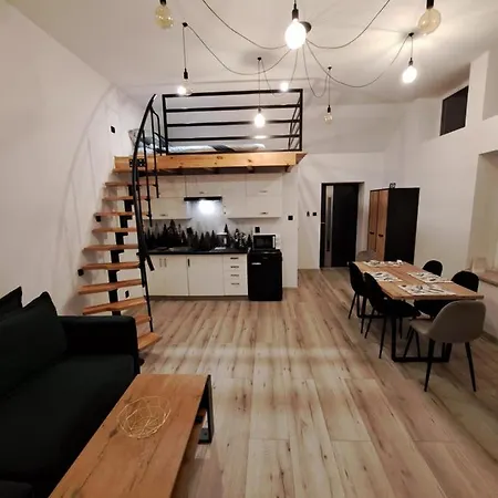 Z Antresola アパート