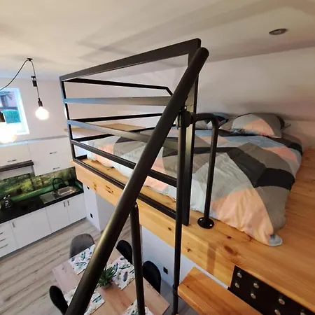 Z Antresola アパート