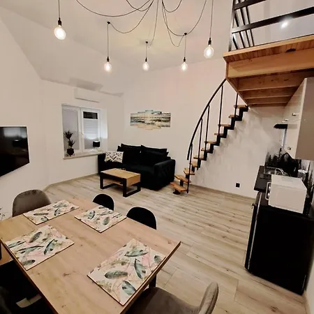 Z Antresola アパート