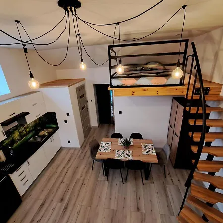 Z Antresola アパート ミコシェボ